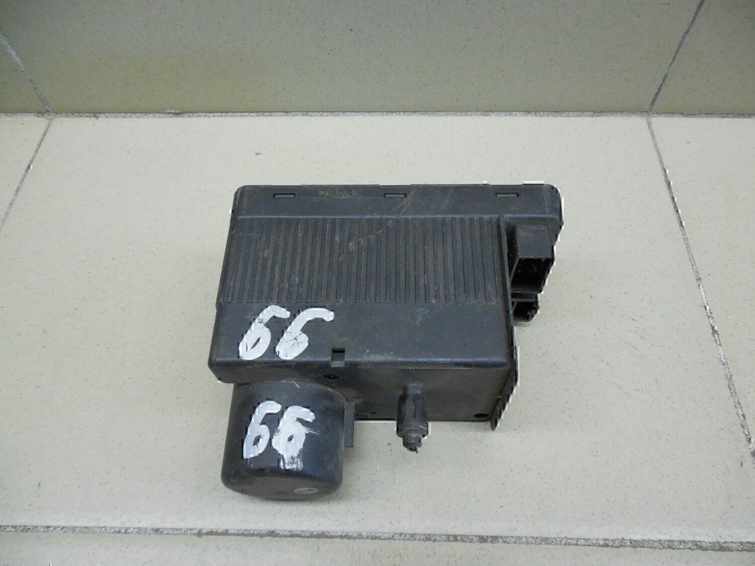 Вакуумное устройство системы центрального замка MERCEDES-BENZ W202 1993-2000