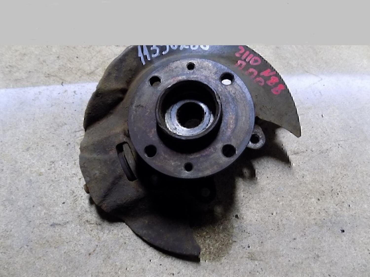 Кулак поворотный передний правый VAZ Lada 2115