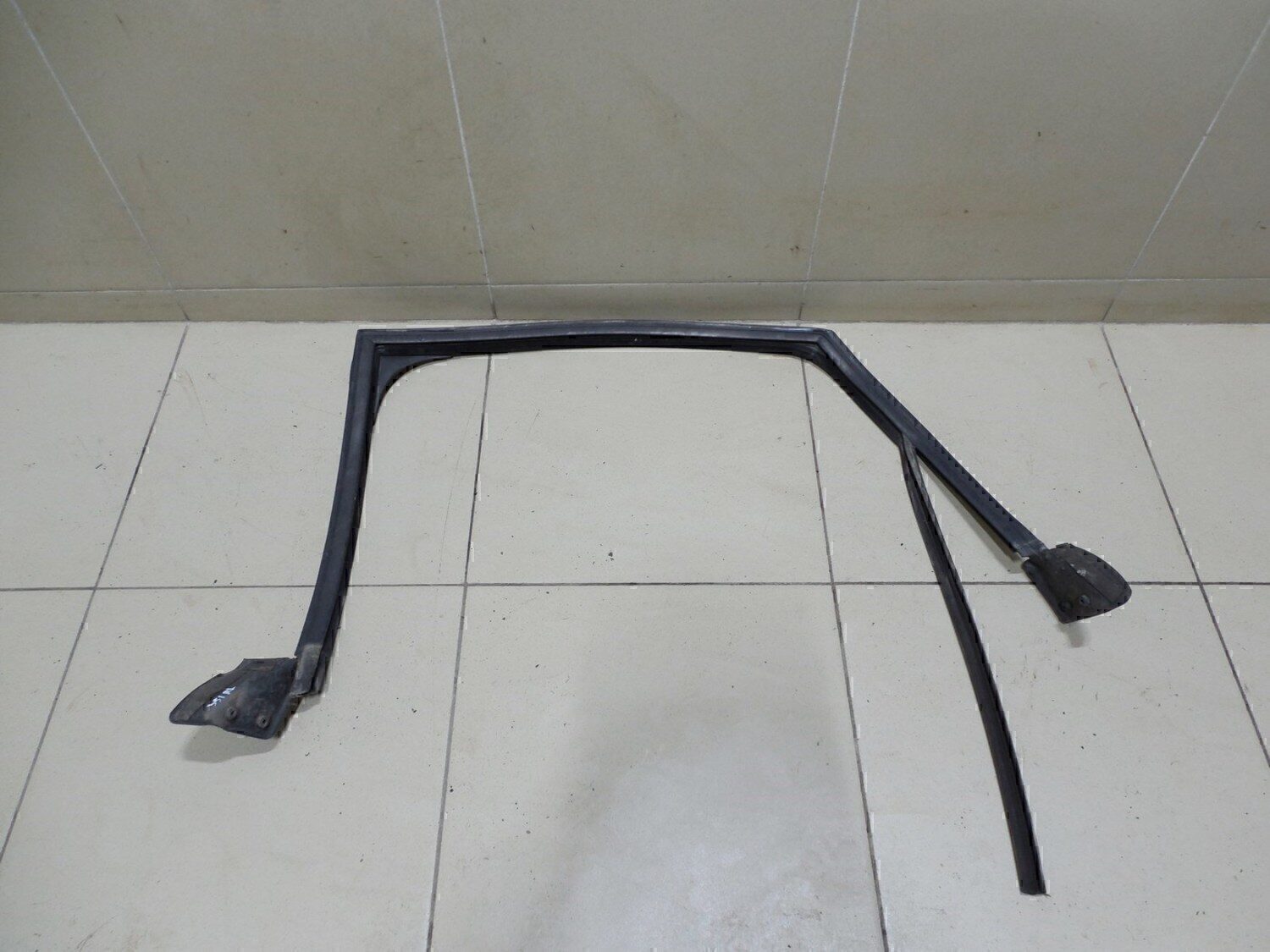 Уплотнитель стекла двери Audi A4 [B6] 2000-2004