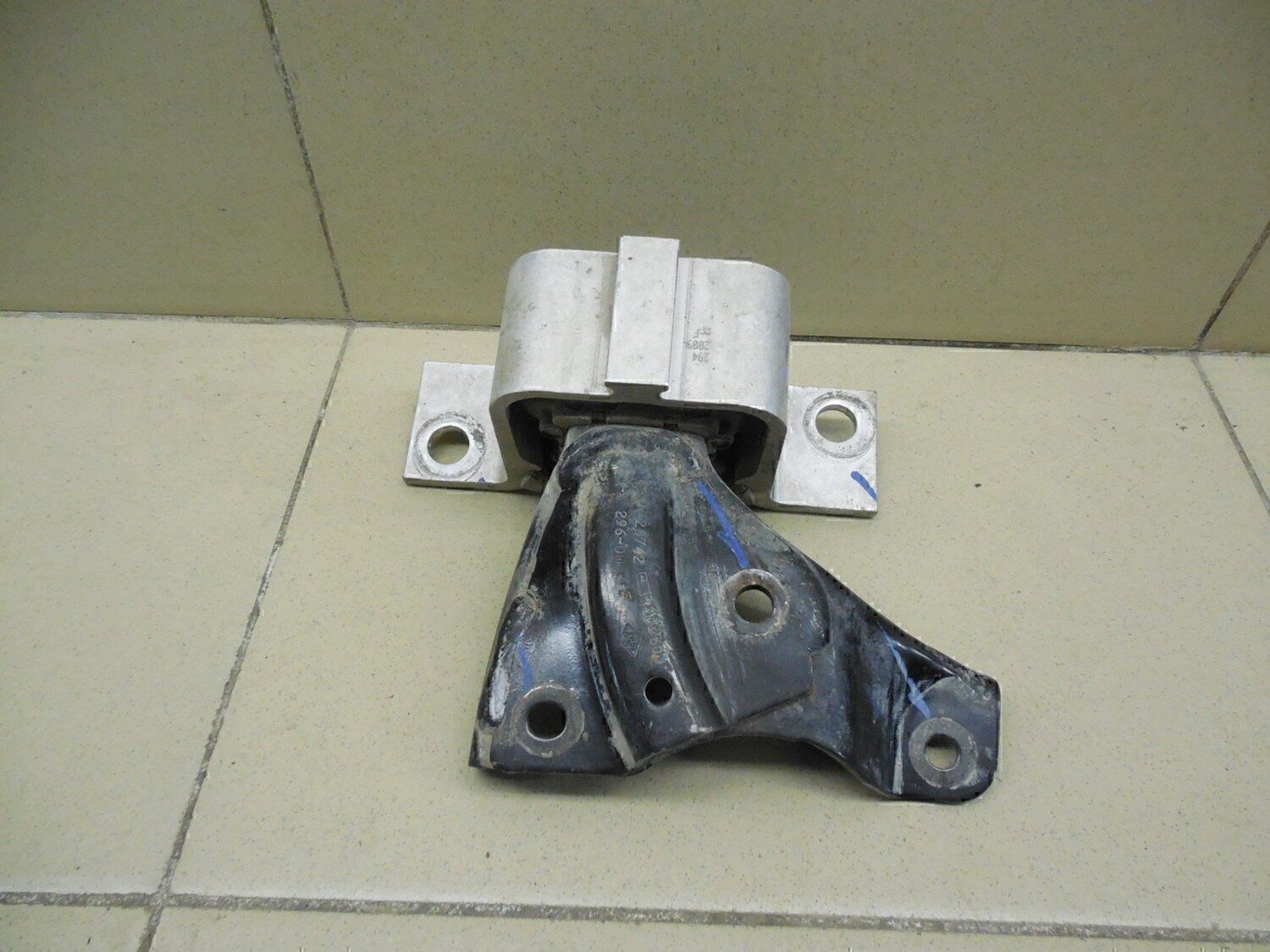 Опора двигателя правая RENAULT Logan 2005-2014