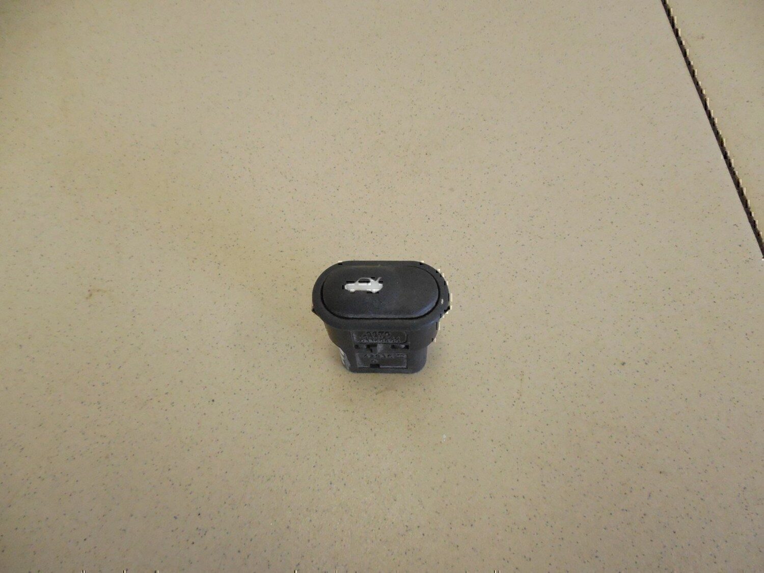 Кнопка открывания багажника FORD Fiesta 1995-2000