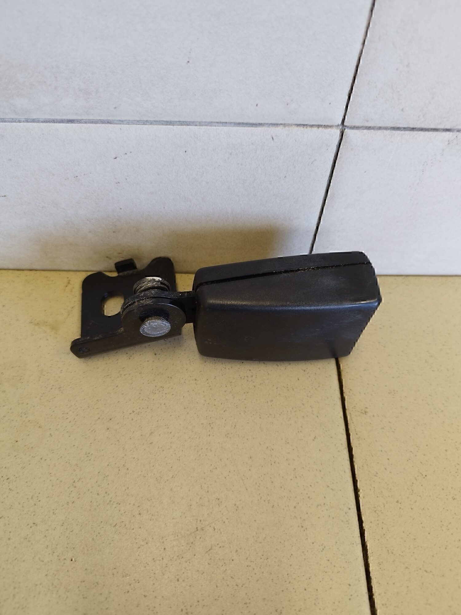 Ответная часть ремня безопасности Chevrolet Aveo (T300) 2011>