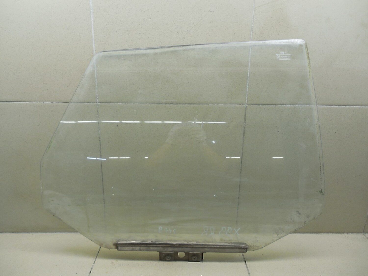 Стекло двери задней правой VAZ Lada 2115