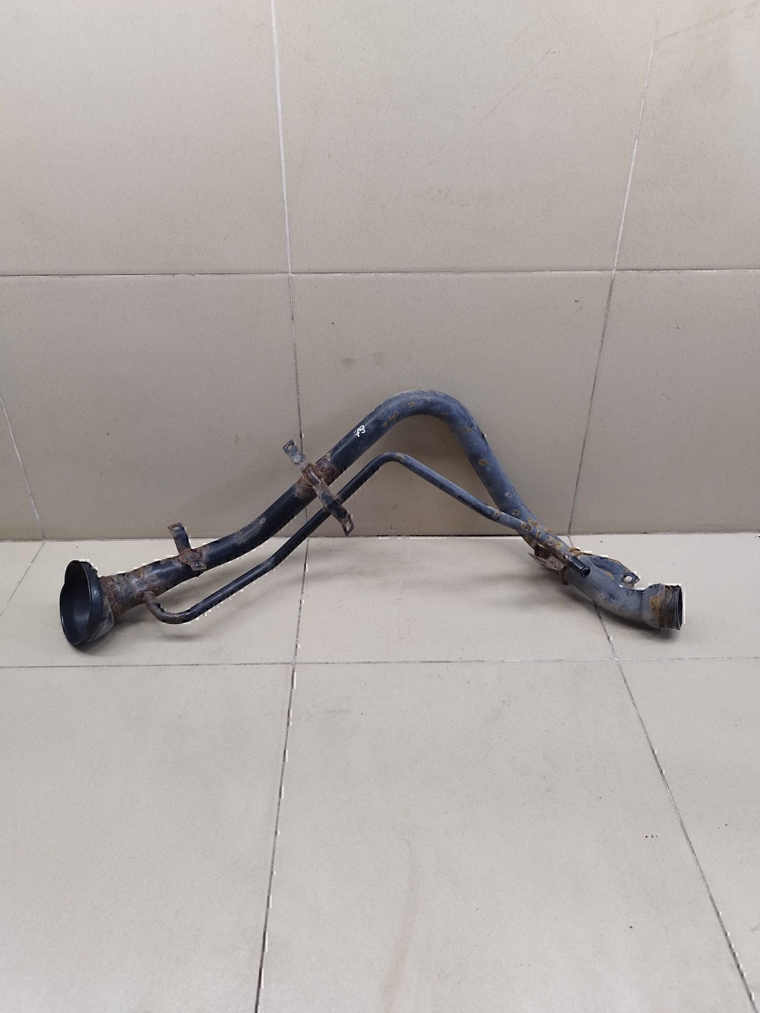 Горловина топливного бака NISSAN Primera P11E 1996-2002