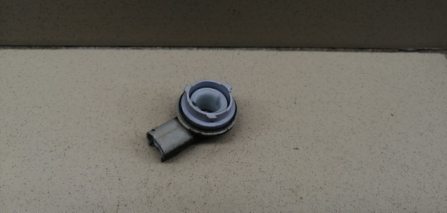 Патрон лампы VAZ Lada Granta 2011>