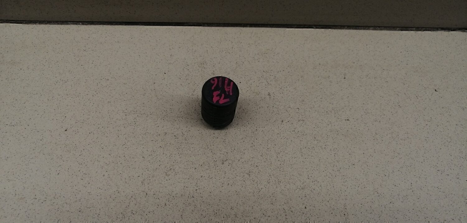 Отбойник капота TOYOTA Hi Lux 2015>