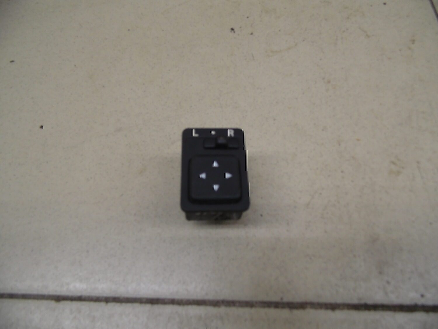 Переключатель регулировки зеркала MITSUBISHI Carisma (DA) 1999-2003