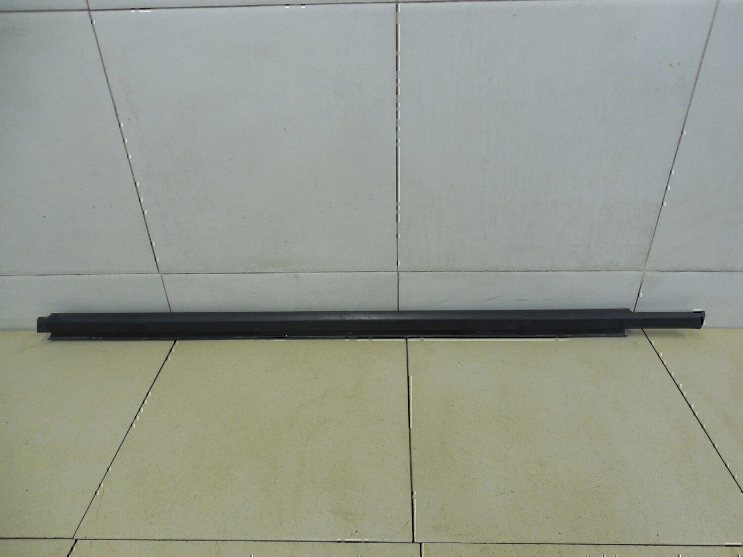 Накладка стекла переднего левого VAZ LADA VESTA 2015>