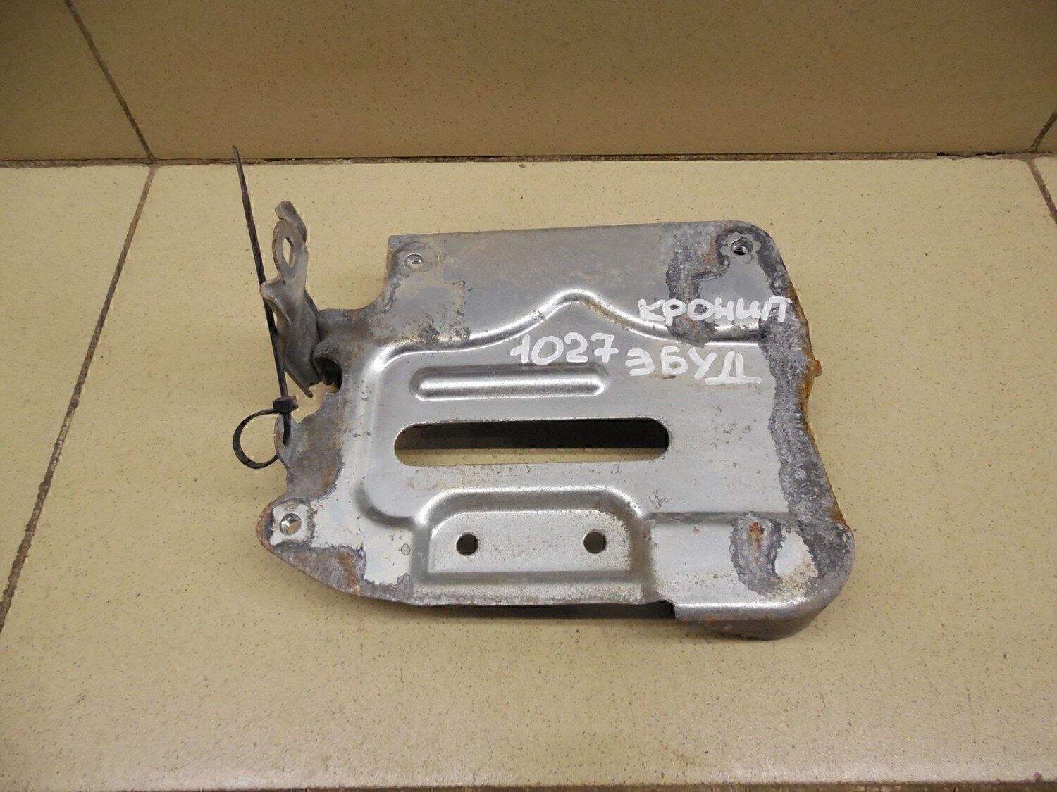 Кронштейн блока управления двигателем MITSUBISHI ASX 2010-2016