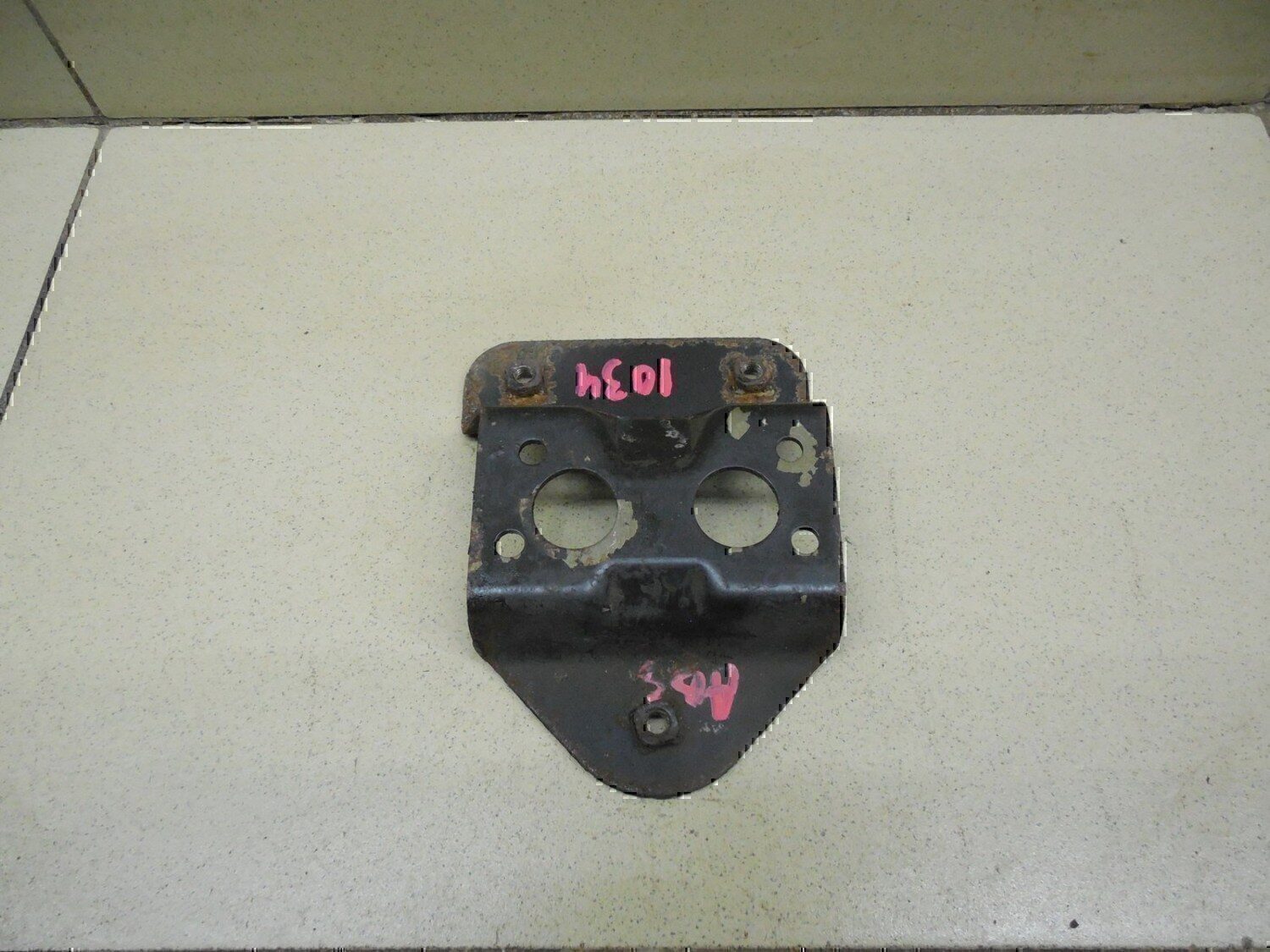 Кронштейн блока ABS (насос) TOYOTA Yaris 2005-2011