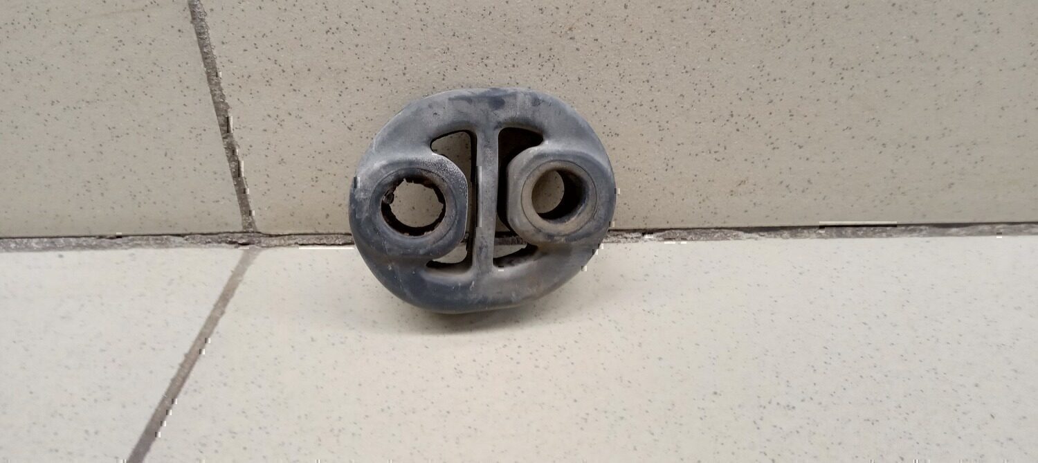 Резинка подвеса глушителя TOYOTA Yaris 2005-2011