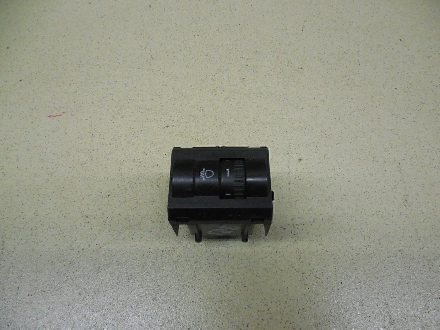 Кнопка корректора фар SKODA Fabia 2007-2015