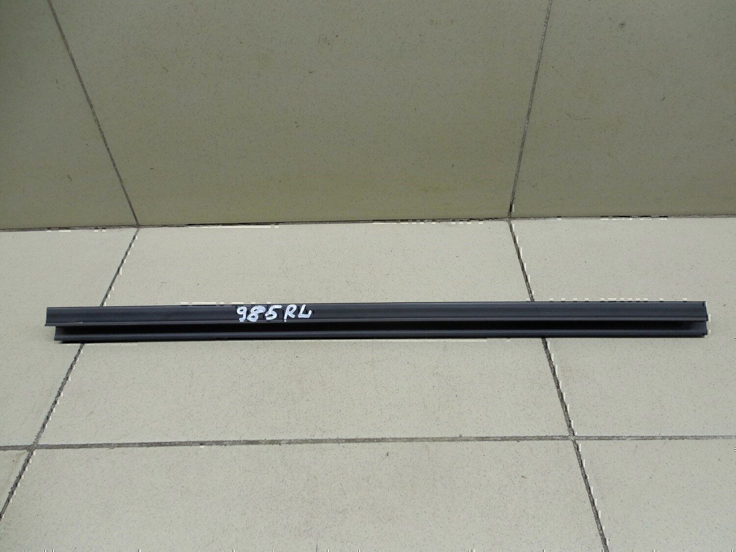 Накладка стекла заднего левого SKODA Fabia 2007-2015