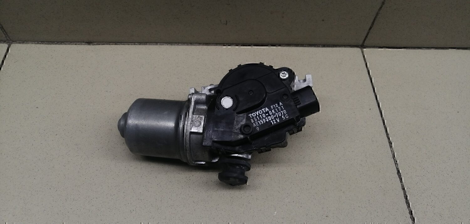 Моторчик стеклоочистителя передний TOYOTA Hi Lux 2015>