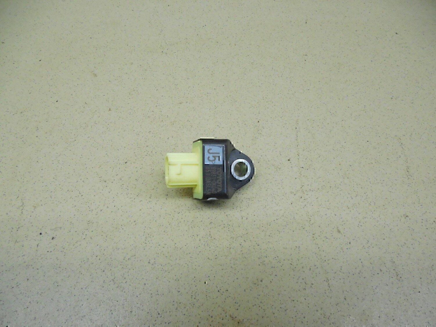 Датчик AIR BAG TOYOTA Hi Lux 2015>