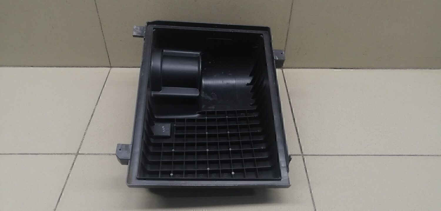 Корпус воздушного фильтра TOYOTA Hi Lux 2015>