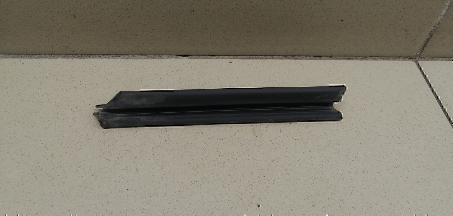 Накладка стекла заднего левого OPEL Astra H / Family 2004-2015