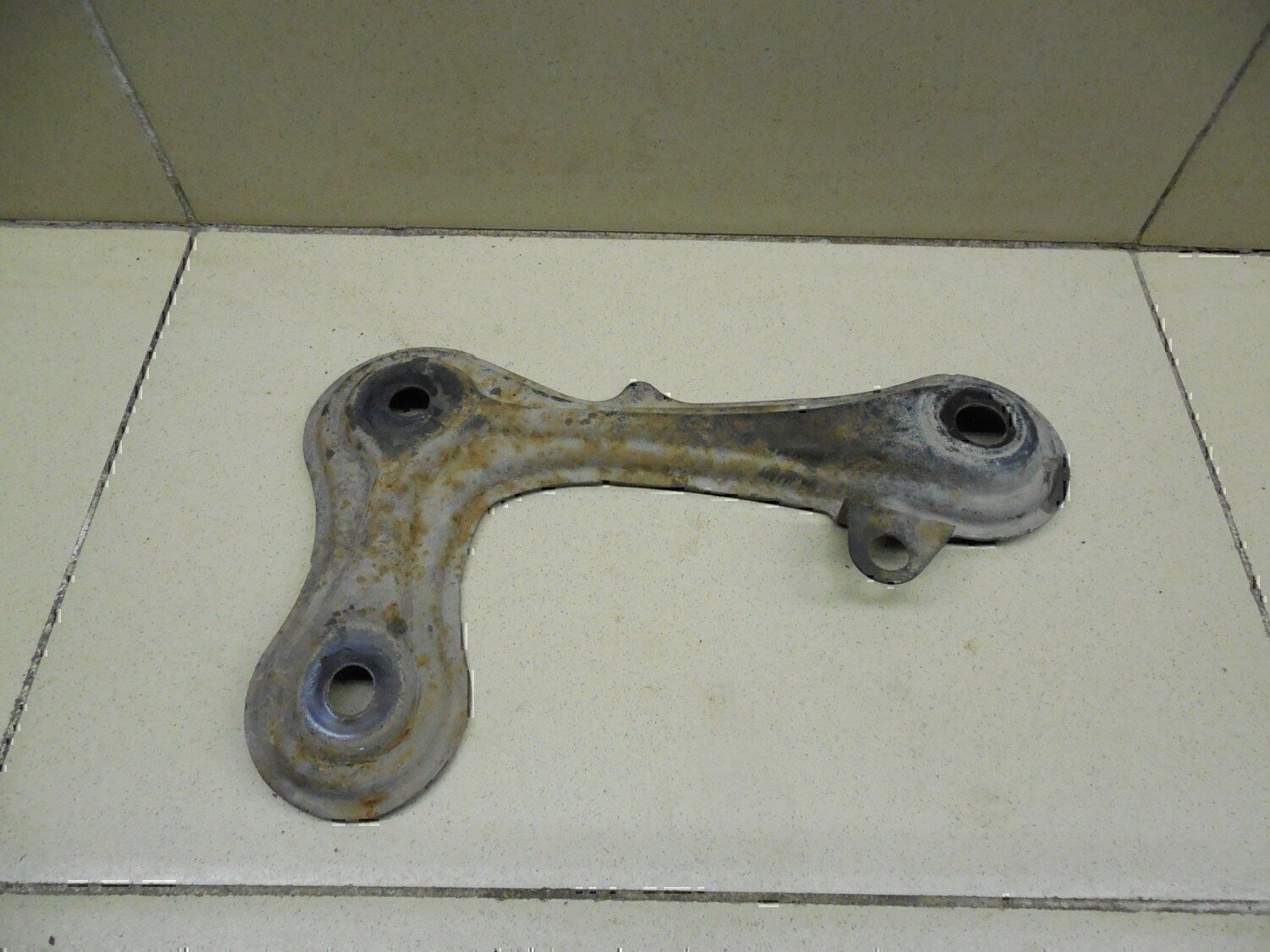 Кронштейн передней балки TOYOTA Corolla E15 2006-2013