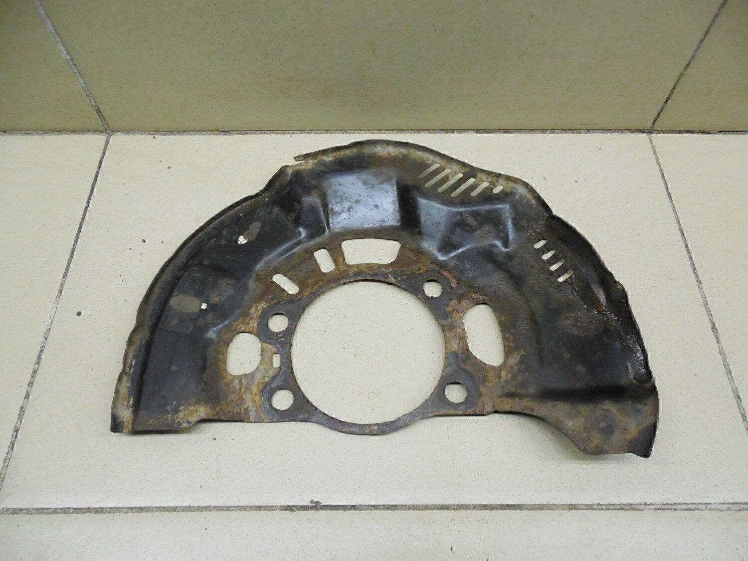 Пыльник тормозного диска TOYOTA Corolla E15 2006-2013