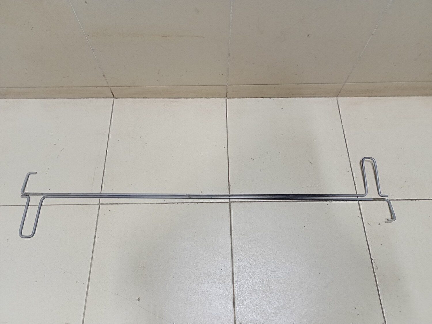 Торсион багажника TOYOTA Corolla E15 2006-2013