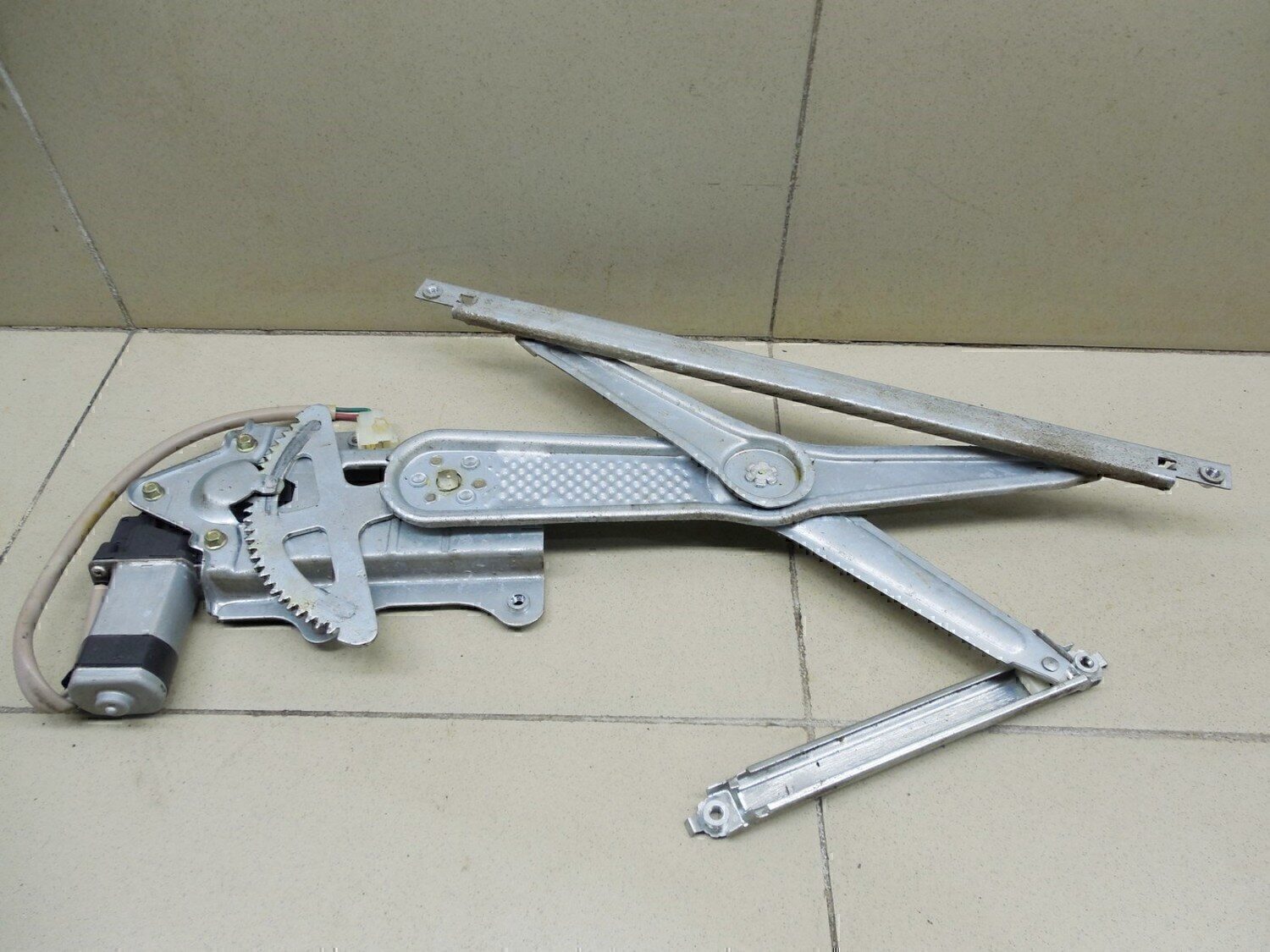 Стеклоподъемник электр. передний правый FAW V5 2013>