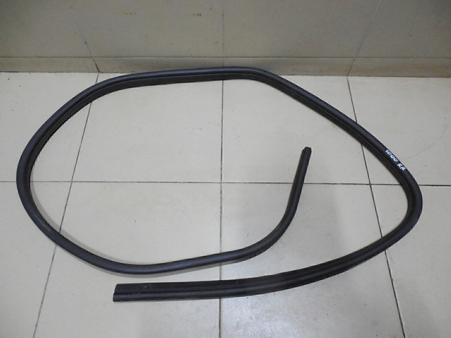 Уплотнитель двери FORD Kuga 2008-2012