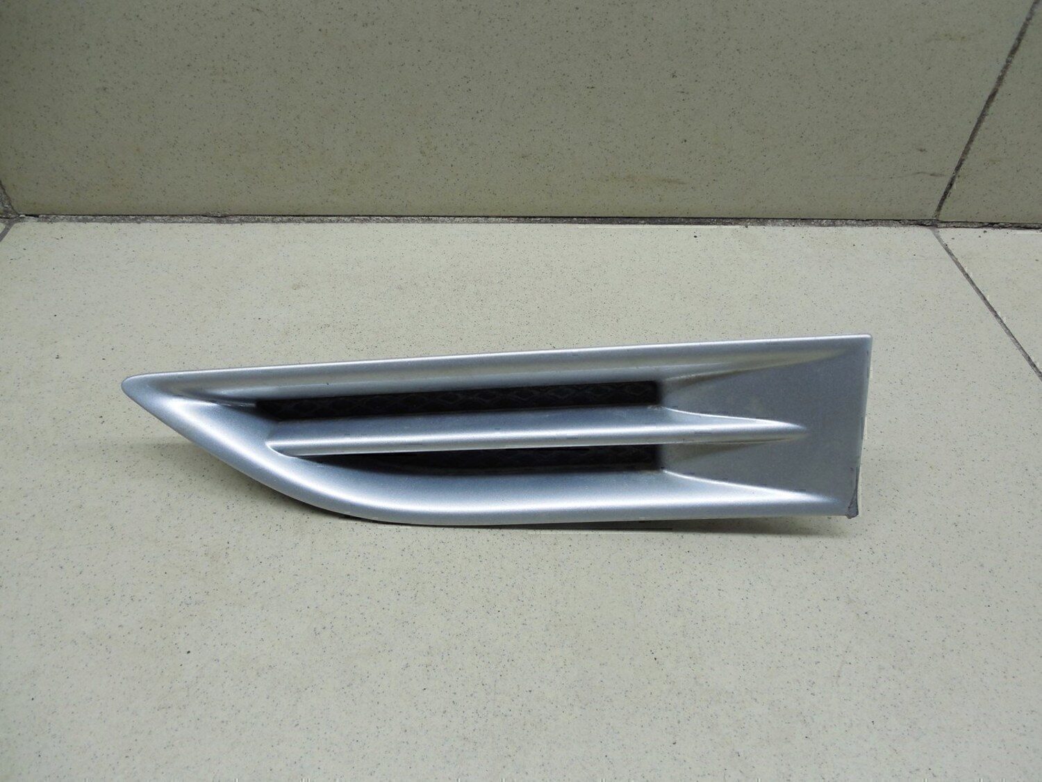 Накладка переднего крыла левого FORD Kuga 2008-2012