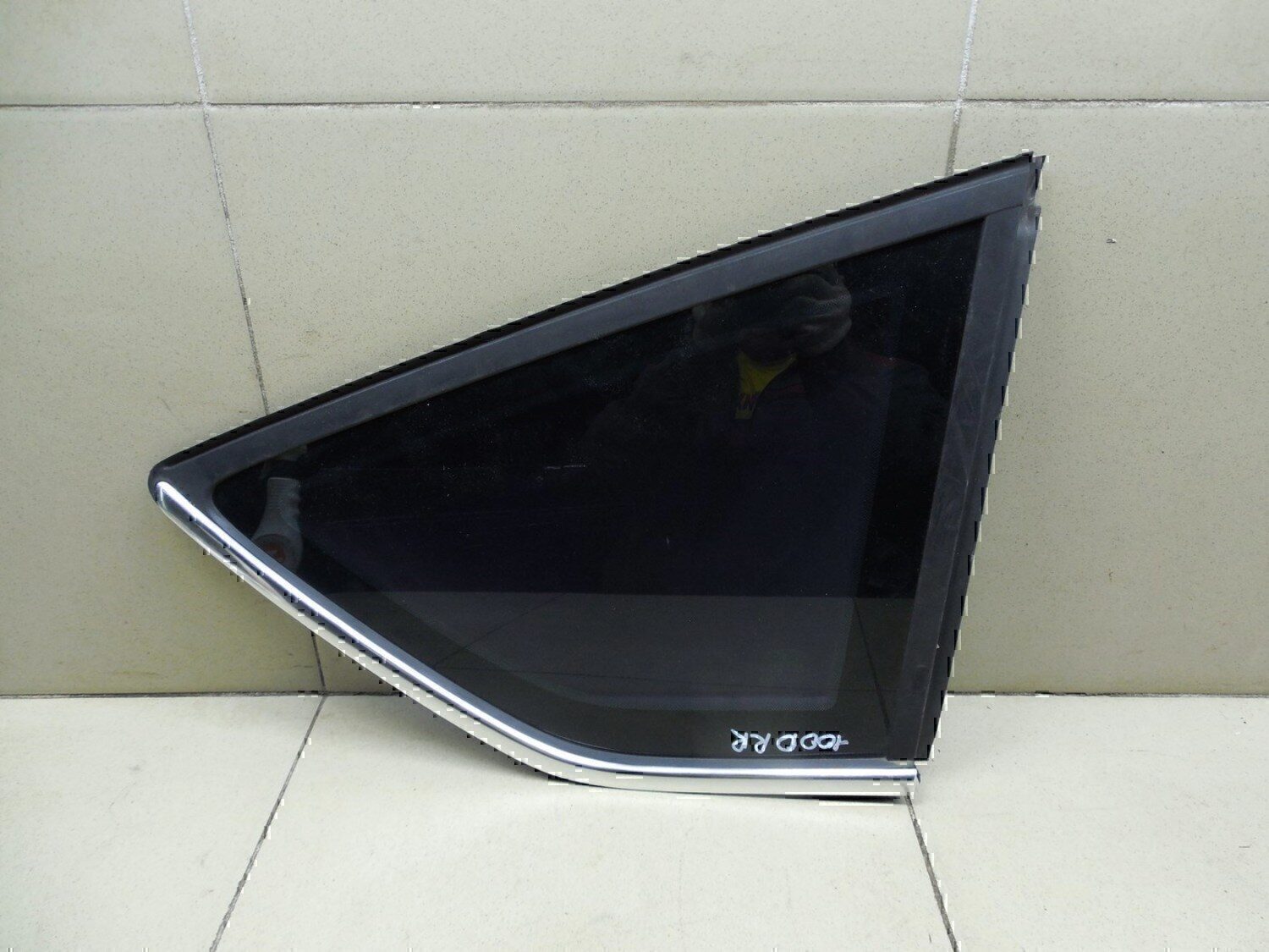 Стекло кузовное глухое правое FORD Kuga 2008-2012