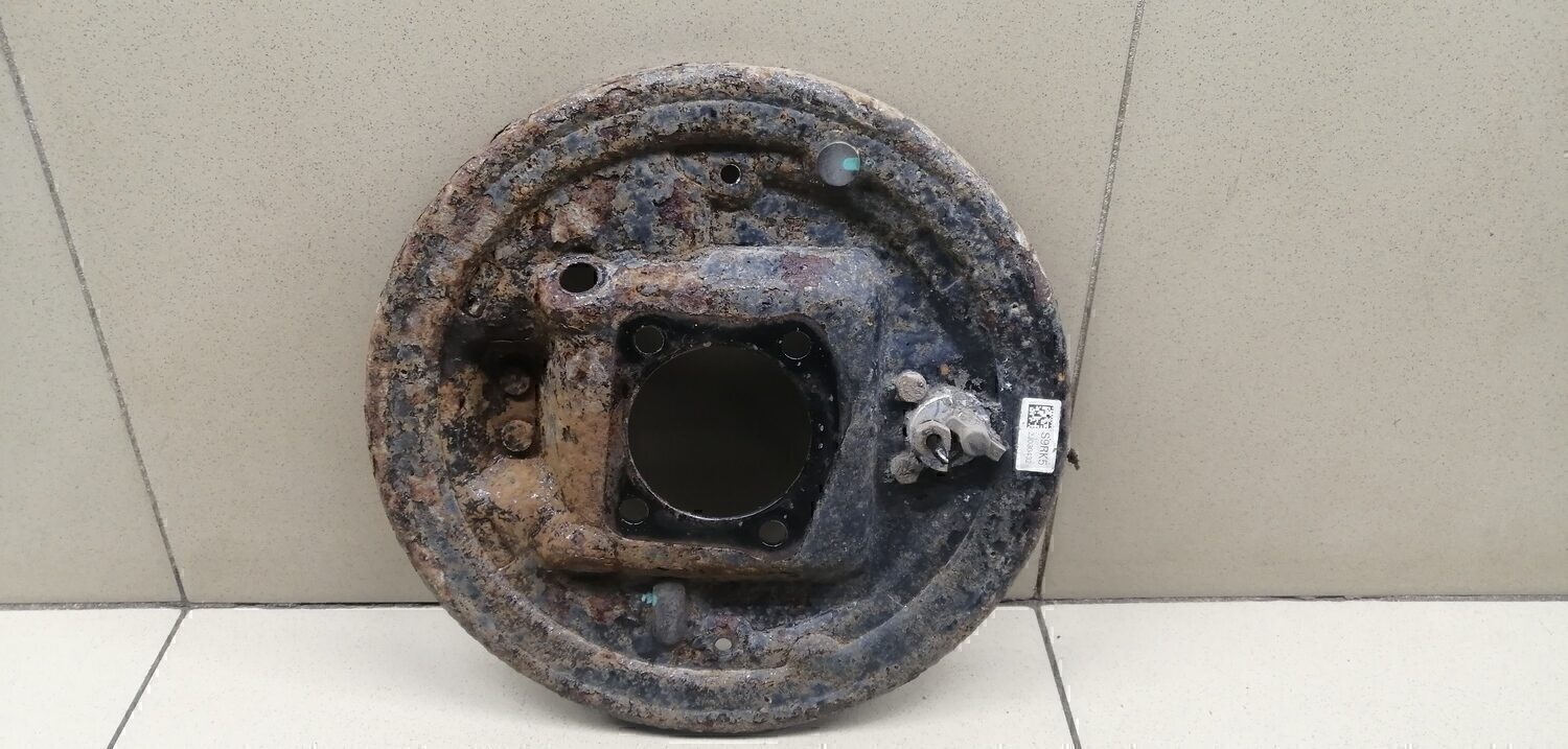 Щит опорный задний правый Chevrolet Aveo (T300) 2011>