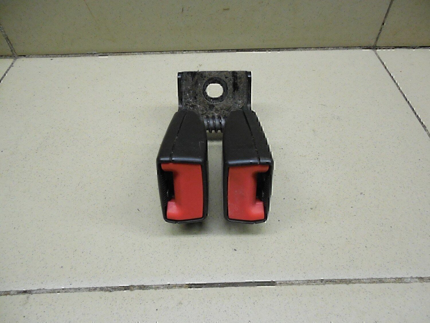 Ответная часть ремня безопасности Chevrolet Aveo (T300) 2011>