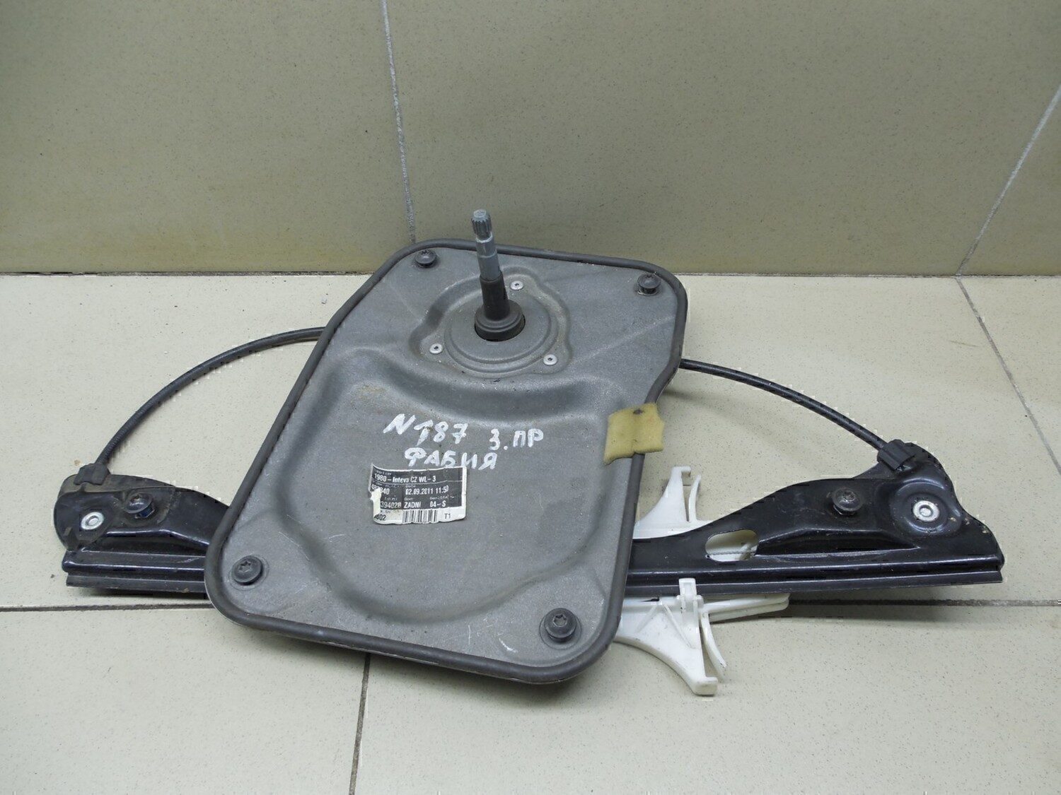 Стеклоподъемник механ. задний правый SKODA Fabia 2007-2015