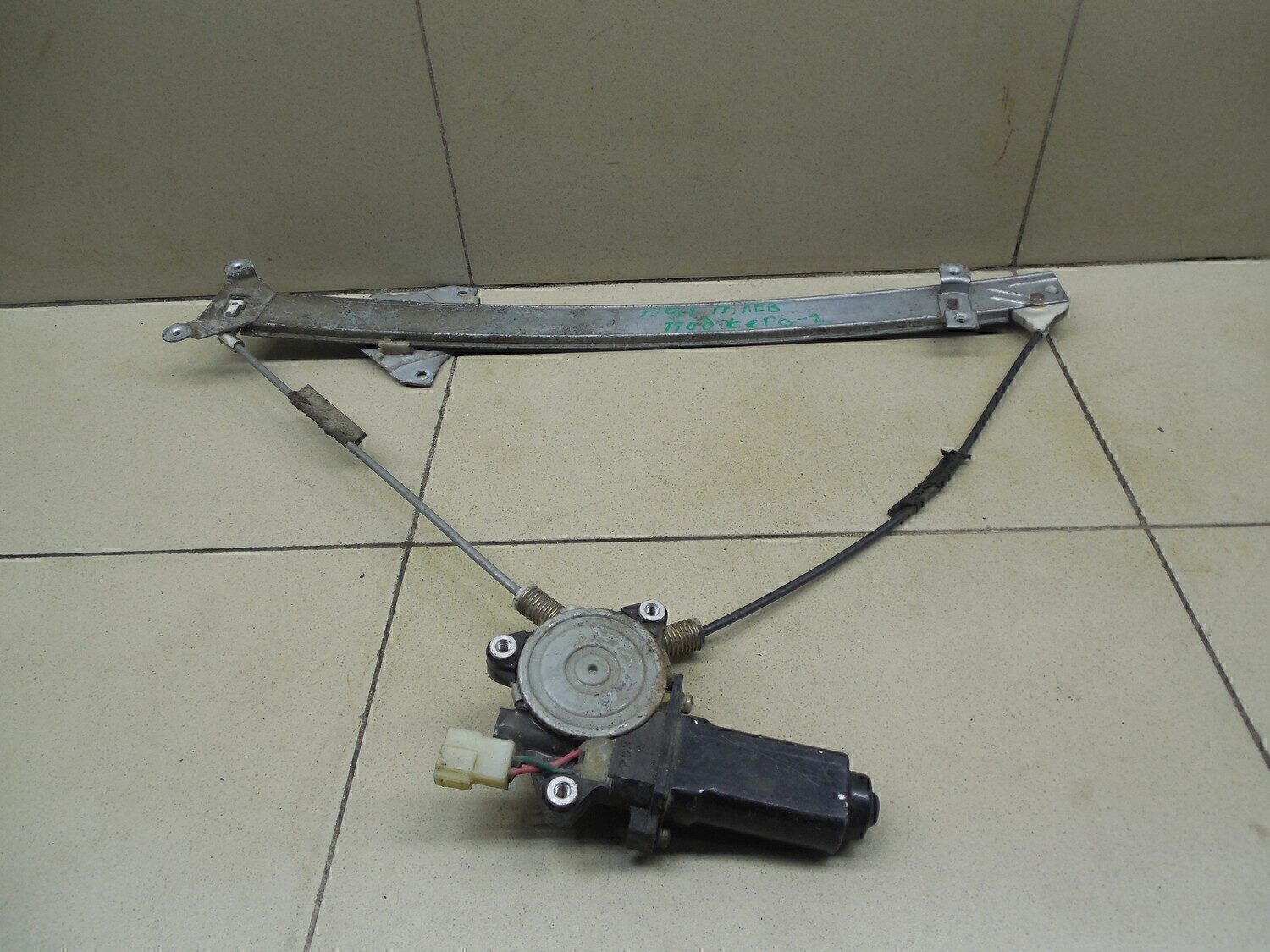 Моторчик стеклоподъемника MITSUBISHI Pajero/Montero (V1, V2, V3, V4) 1991-1996