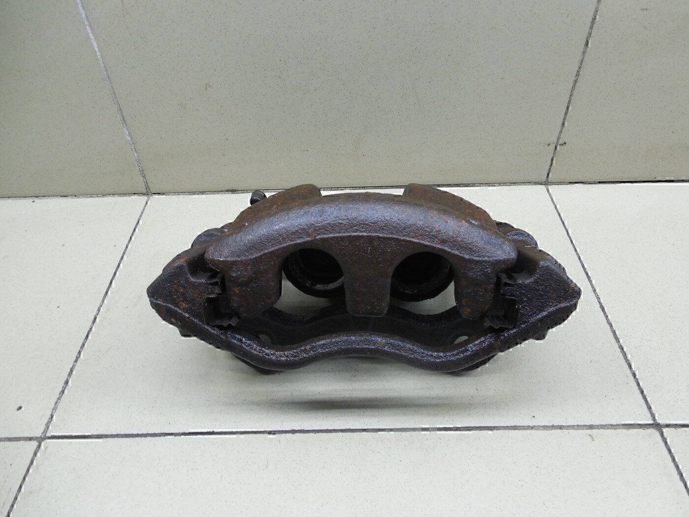 Суппорт передний правый FORD Transit 2014>