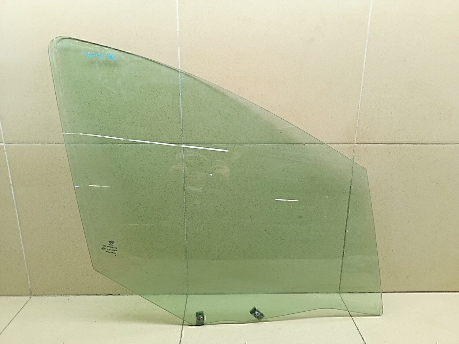 Стекло двери передней правой PEUGEOT 408 2012>