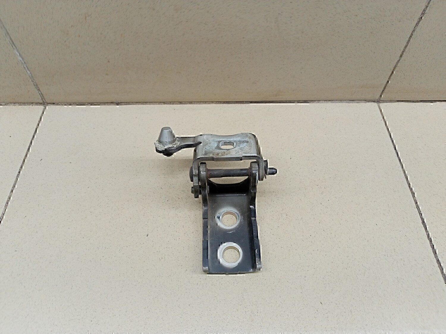 Петля двери передней правой верхняя PEUGEOT 308 I 2007-2015