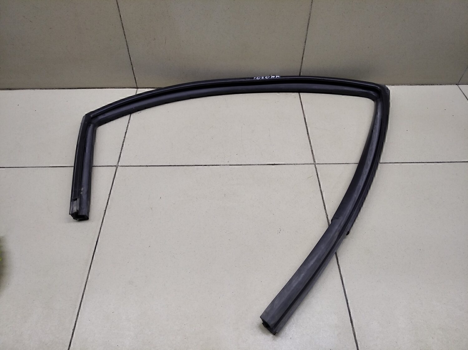 Уплотнитель стекла двери Chevrolet Aveo (T200) 2003-2008