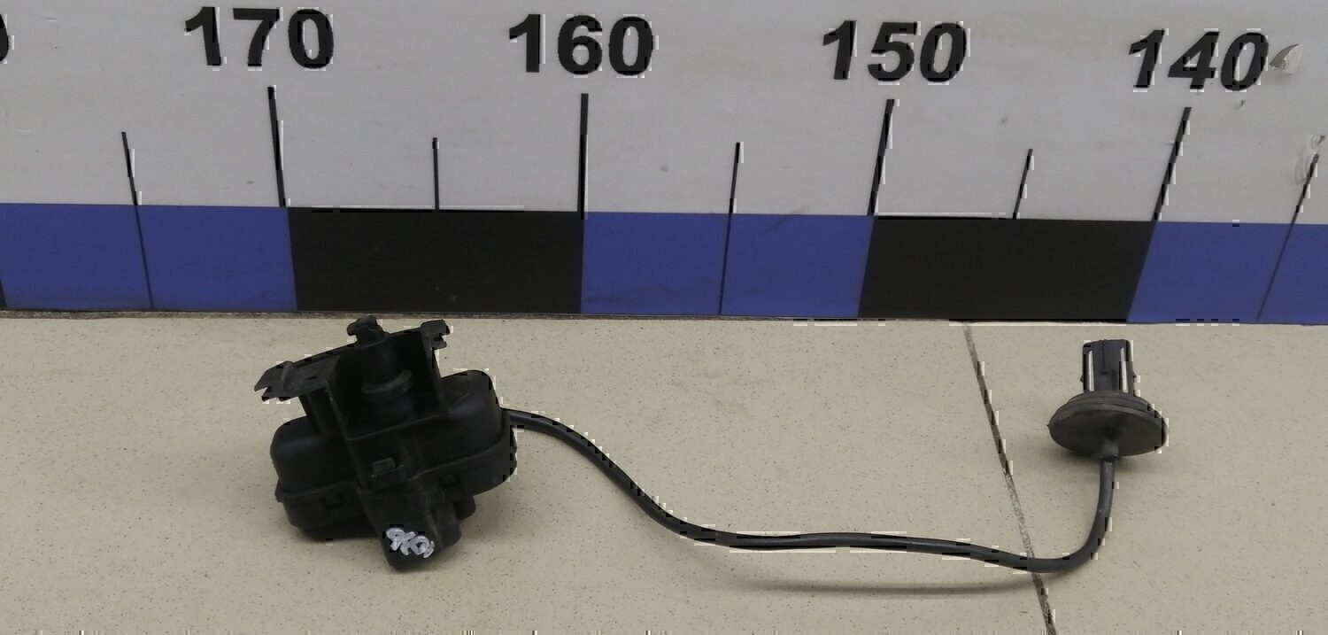 Активатор замка крышки бензобака VW Tiguan 2011-2016