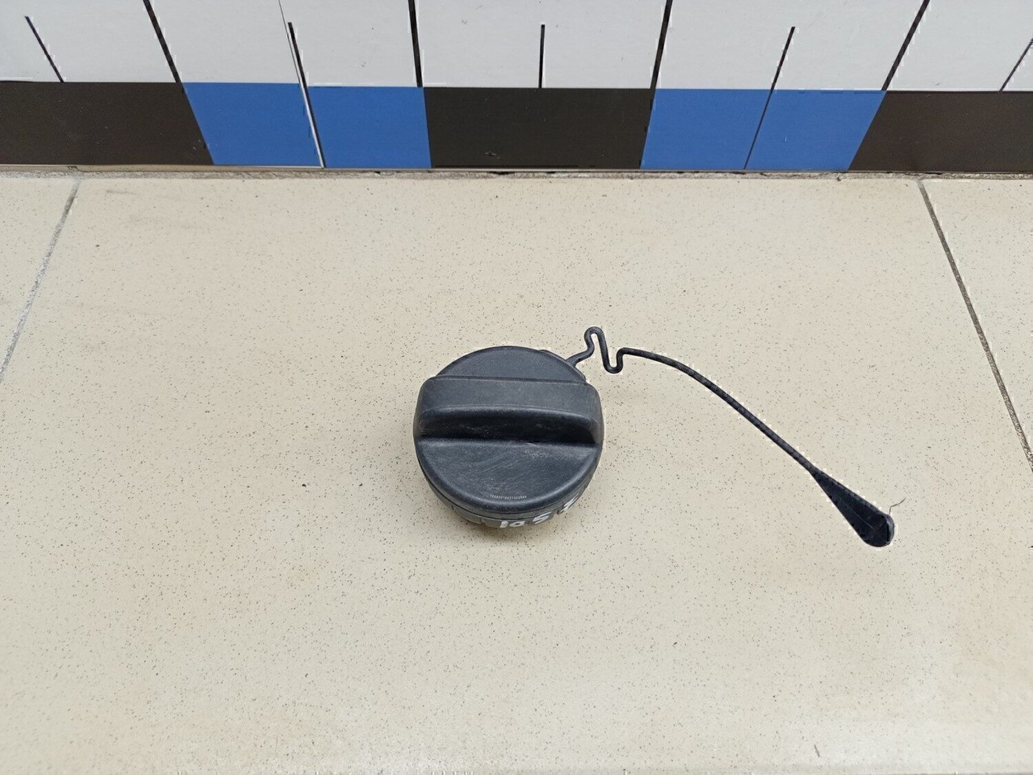 Крышка топливного бака TOYOTA Avensis II 2003-2008