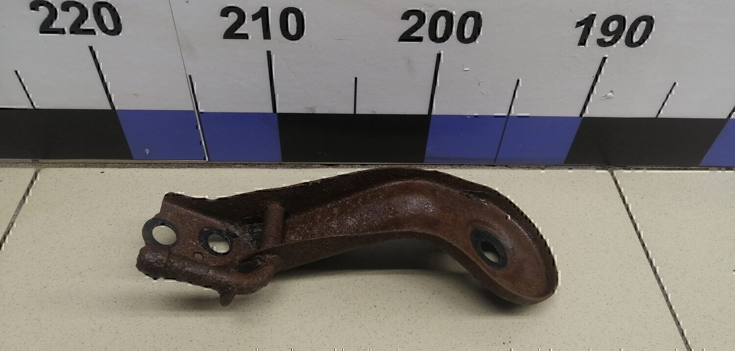 Кронштейн задней балки TOYOTA Avensis II 2003-2008