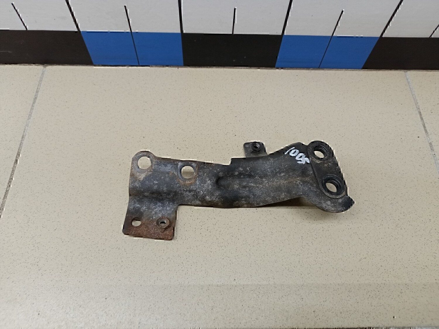 Кронштейн (сопут. товар) TOYOTA Avensis II 2003-2008