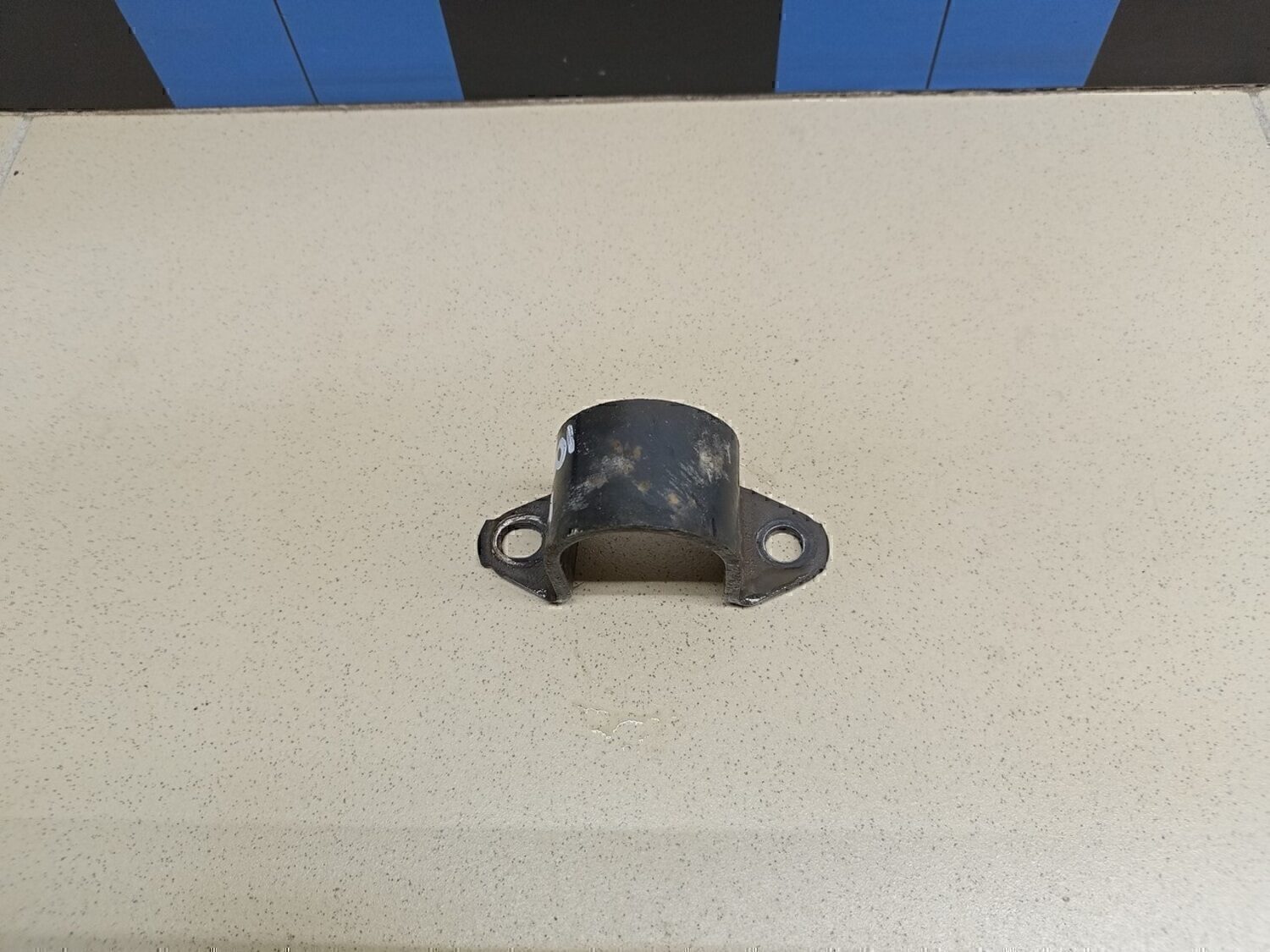 Кронштейн крепления переднего стабилизатора TOYOTA Avensis II 2003-2008