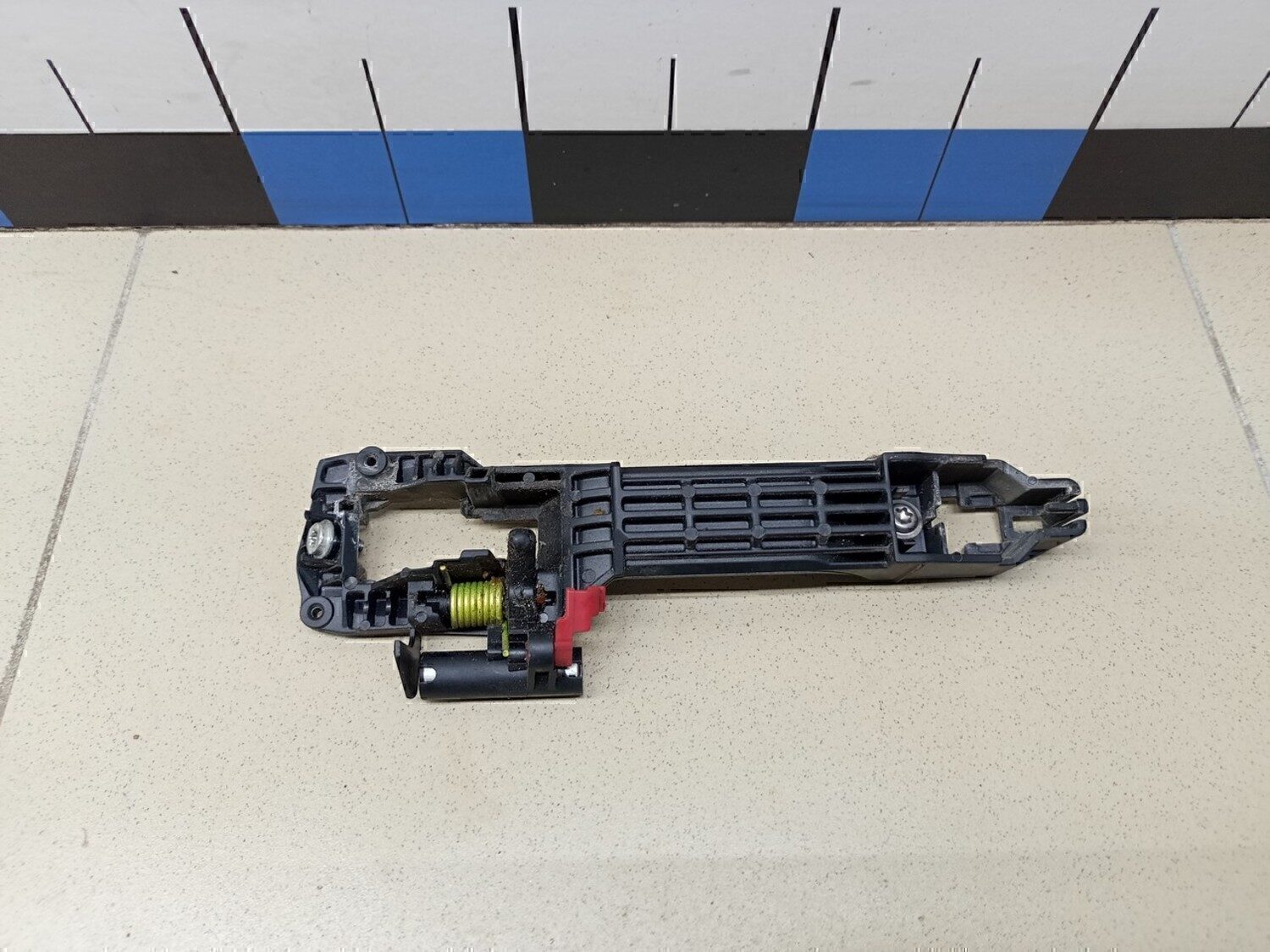 Кронштейн ручки TOYOTA Avensis II 2003-2008