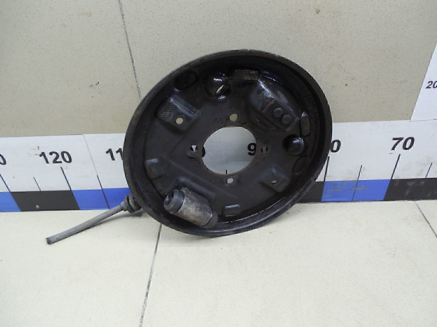 Щит опорный задний правый FORD Focus II 2005-2008