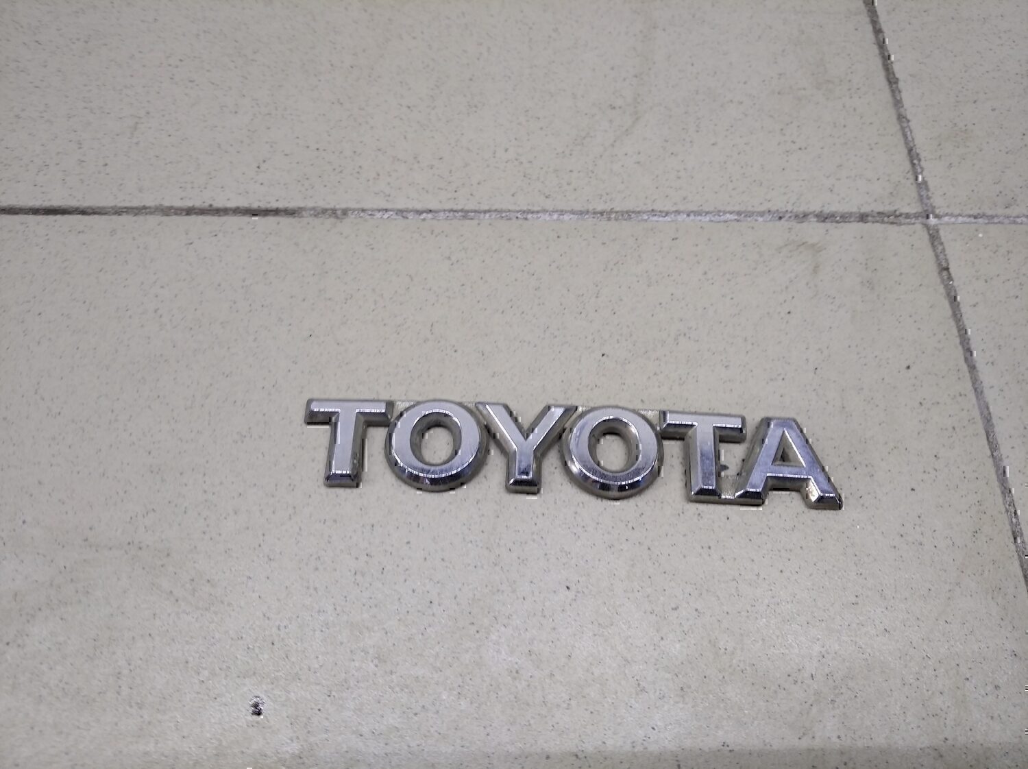 Эмблема на крышку багажника TOYOTA Land Cruiser (100) 1998-2007