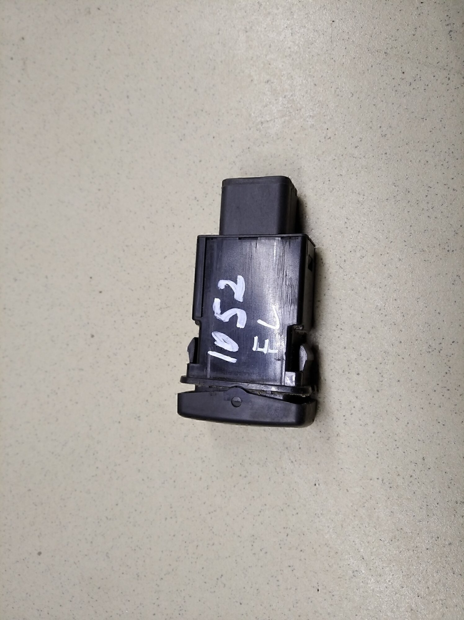 Кнопка обогрева сидений TOYOTA Land Cruiser (100) 1998-2007