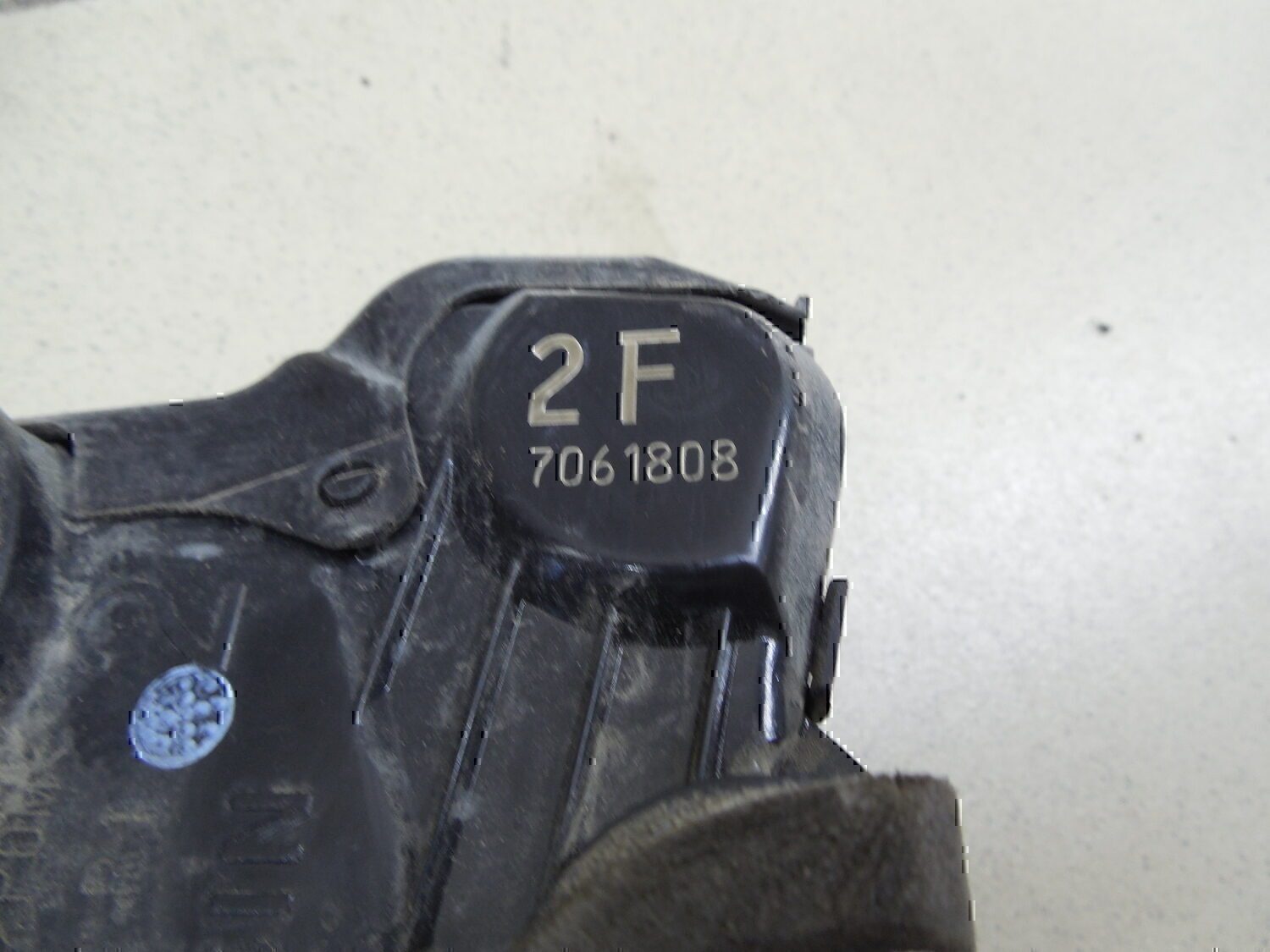Замок двери передней правой — фото 5