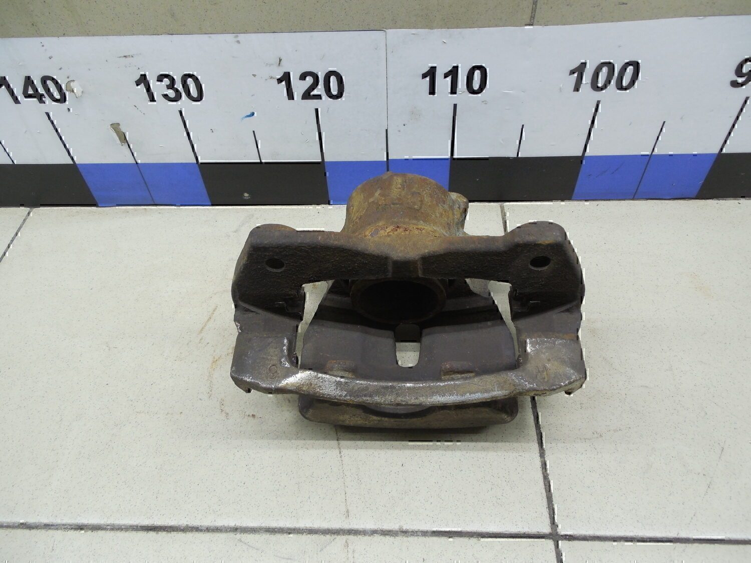 Суппорт передний правый TOYOTA Corolla E15 2006-2013