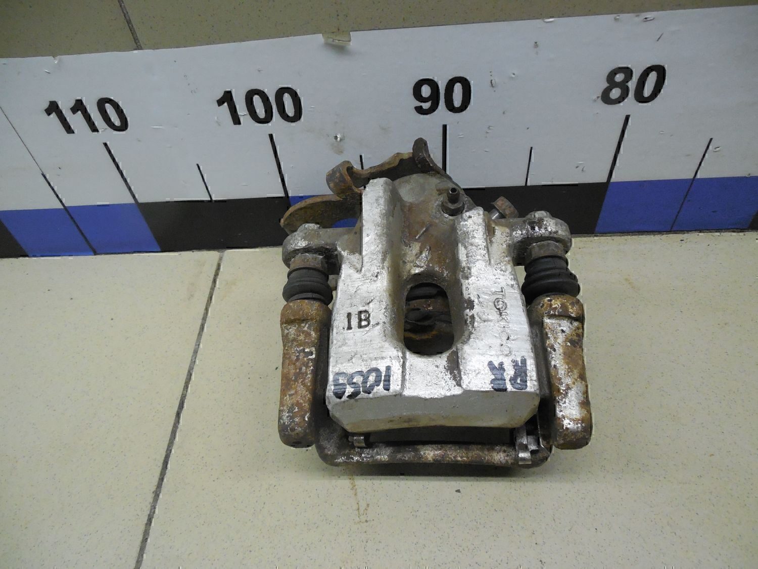 Суппорт задний правый TOYOTA Corolla E15 2006-2013