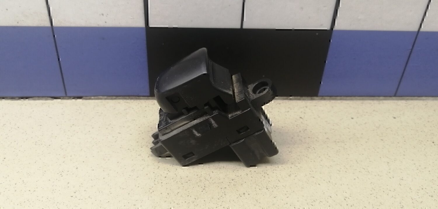 Кнопка стеклоподъемника NISSAN Juke (F15) 2011>