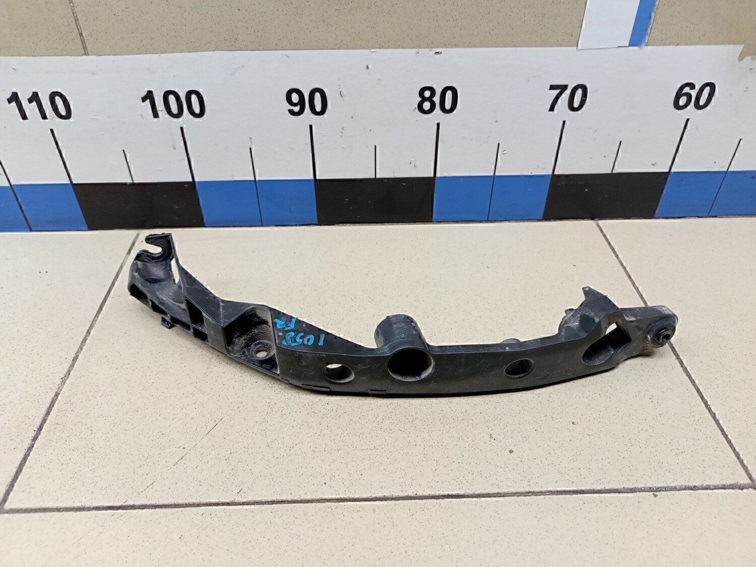 Направляющая переднего бампера правая NISSAN Juke (F15) 2011>